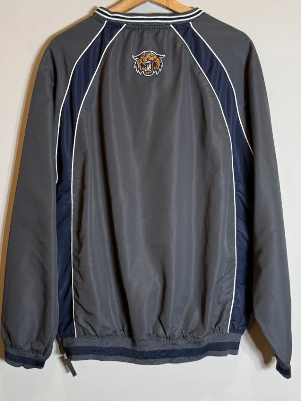 Villanova University Wildcats V-Neck Windbreaker Jacket Men's Medium Gray Sports